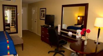 Sold Park Inn & Suites - Fresno, CA Hotel for Sale - Image# 1